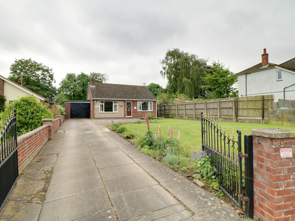 3 bed detached bungalow for sale in Brigg Road, South Kelsey, Market