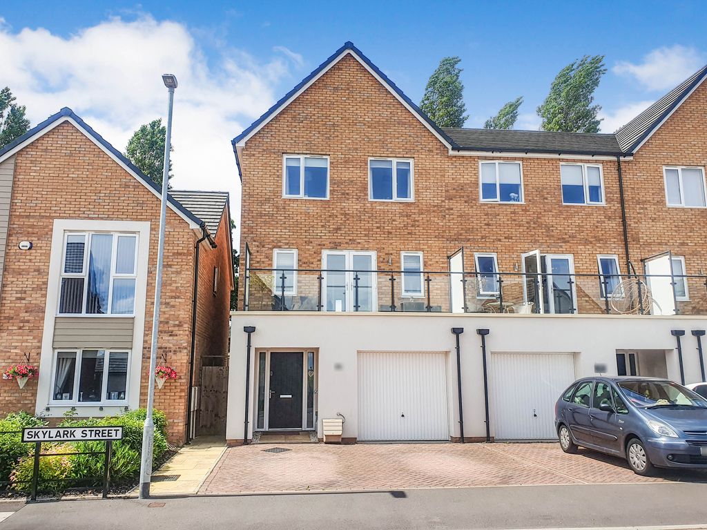 4 bed town house for sale in Skylark Street, Cofton Hackett, Birmingham