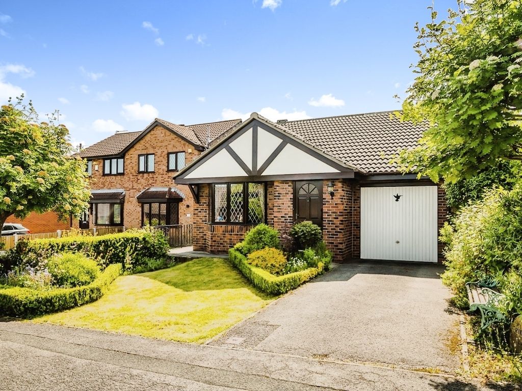 2 bed bungalow for sale in Ridings Lane, Lofthouse, Wakefield, West