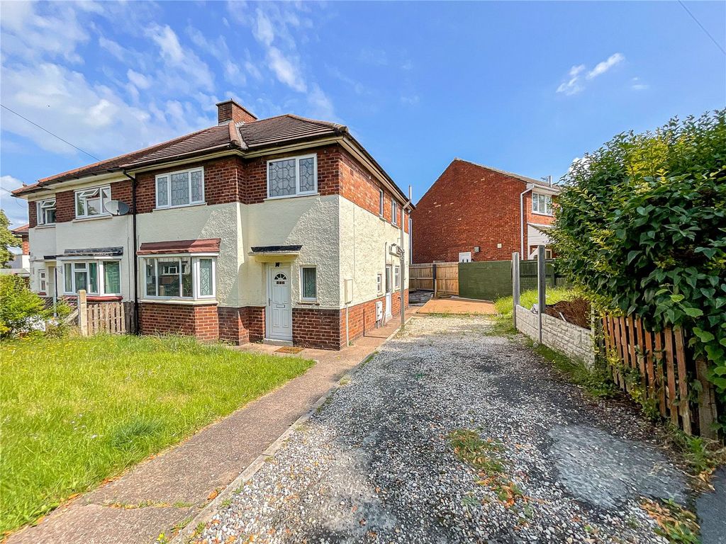 4 bed semidetached house for sale in Summerfield Road, Tamworth