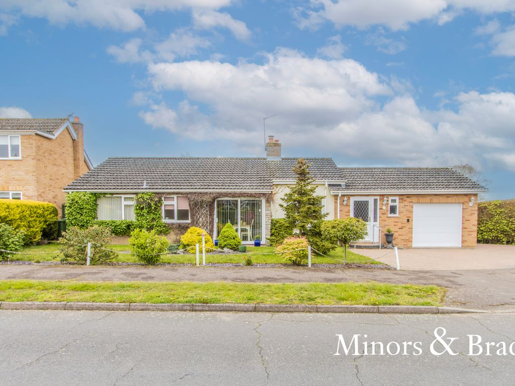 4 bed detached bungalow for sale in Valley Road, Tasburgh, Norwich NR15