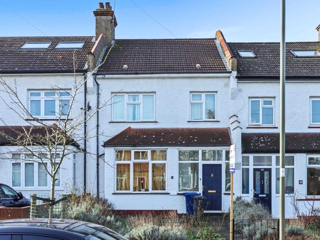 3 bed terraced house for sale in Horsham Avenue, London N12, £650,000