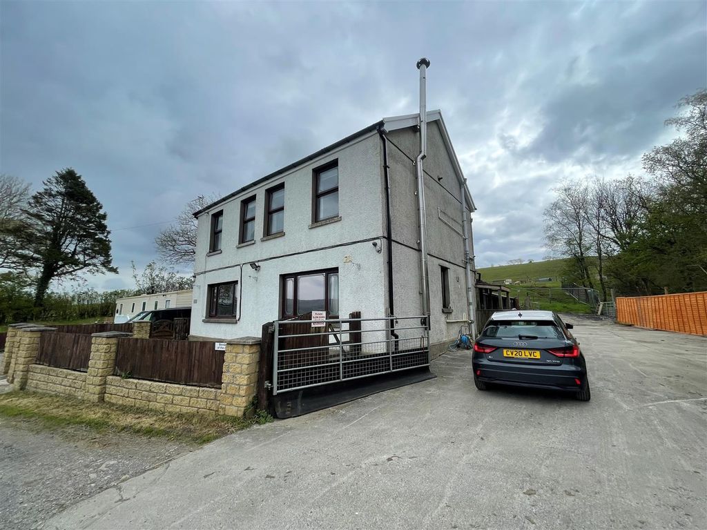 4 bed farm for sale in Dan Y Banc Road, Pontyates, Llanelli SA15, £
