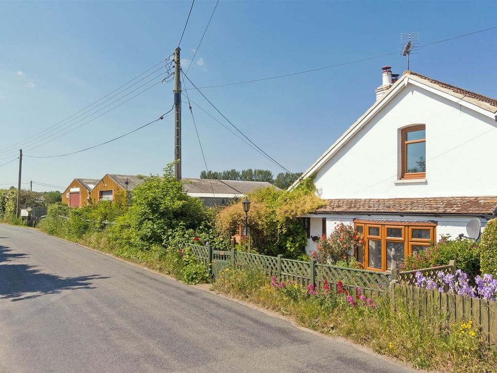 3 bed semidetached house for sale in Breach Lane, Upchurch