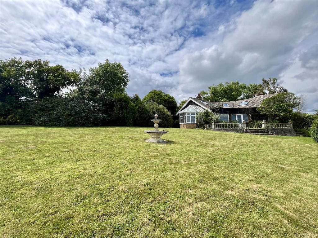 3 bed chalet for sale in Sea Road, Fairlight, Hastings TN35, £350,000