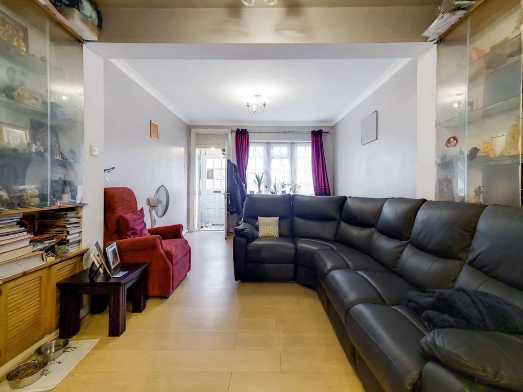 3 bed terraced house for sale in Myrtle Road, Hounslow TW3, £375,000