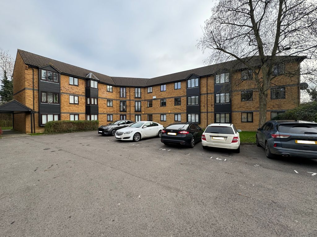 2 bed flat to rent in Heron Drive, Bicester OX26, £1,100 pcm Zoopla