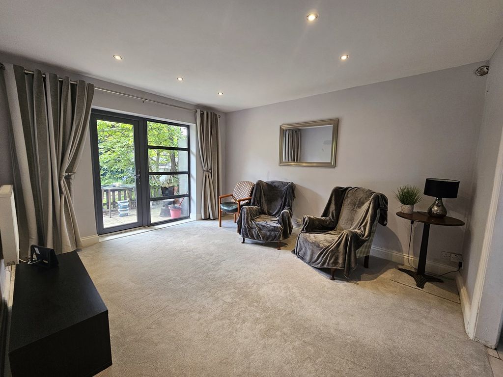 1 bed flat for sale in Longbridge Road, Barking IG11, £220,000 Zoopla