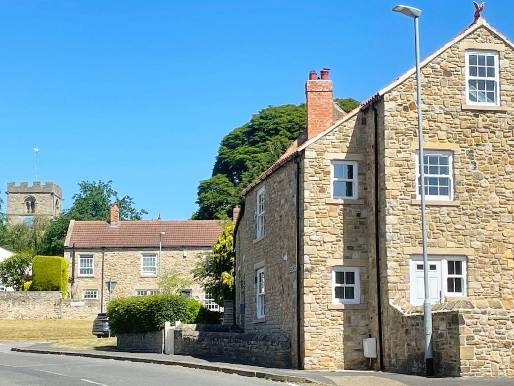4 bed terraced house to rent in Darlington Road, Heighington Village