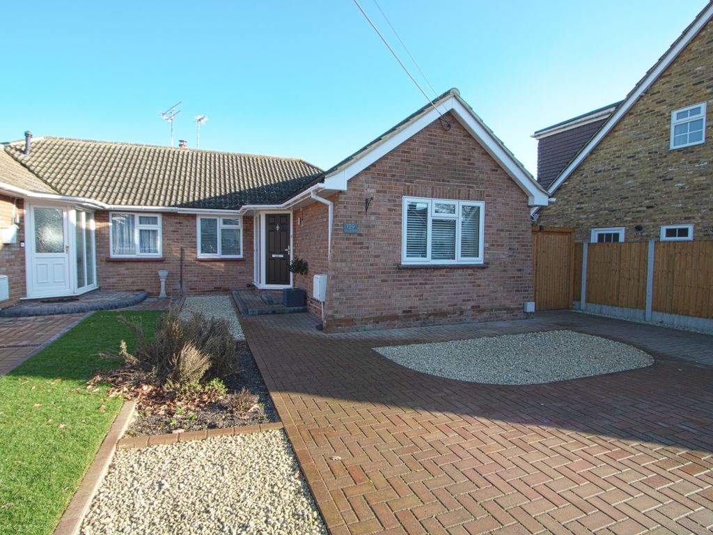 3 bed semidetached bungalow for sale in Grange Road, Billericay, Essex