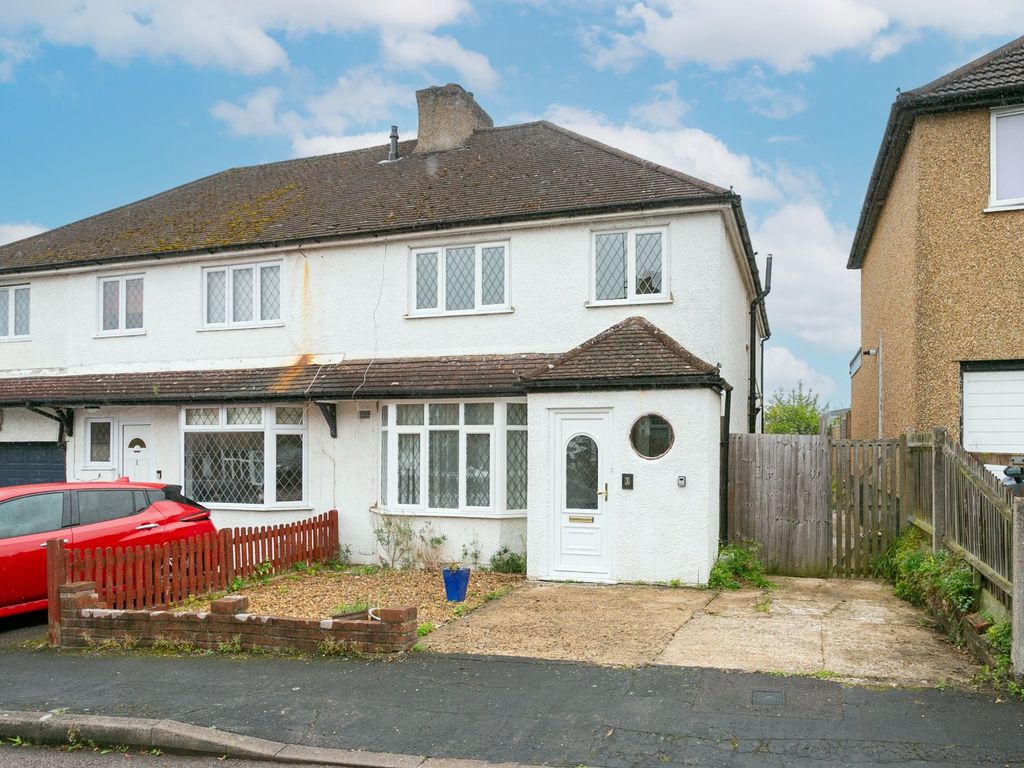 3 bed semidetached house for sale in Stratford Way, Hemel Hempstead