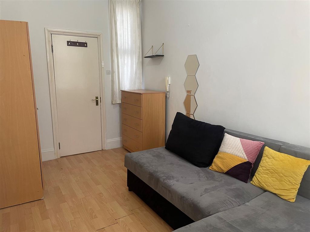 Studio to rent in Melrose Avenue, London NW2 Zoopla
