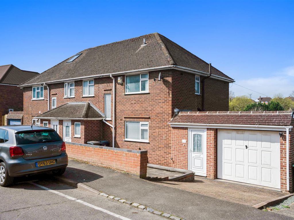 3 bed semidetached house for sale in Juniper Drive, High HP12