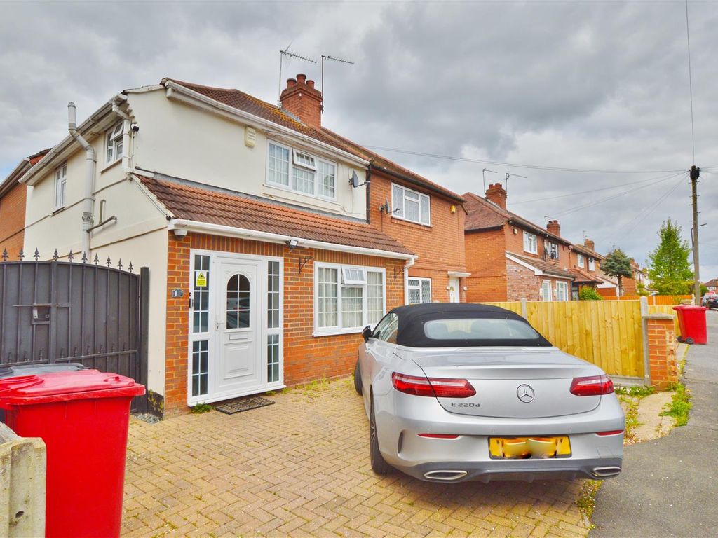 3 bed semidetached house for sale in Kent Avenue, Slough SL1, £500,000