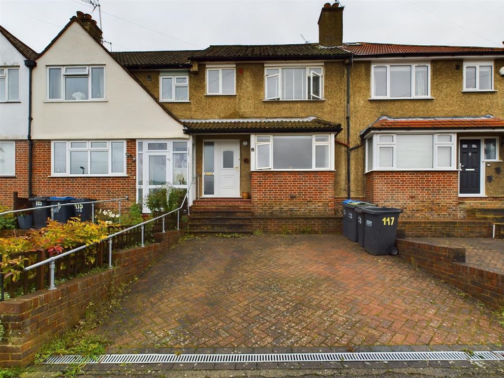 4 bed property for sale in Westleigh Avenue, Chipstead, Coulsdon CR5, £