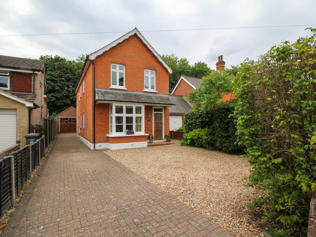 4 bed detached house for sale in Aldershot Road, Fleet GU51 Zoopla