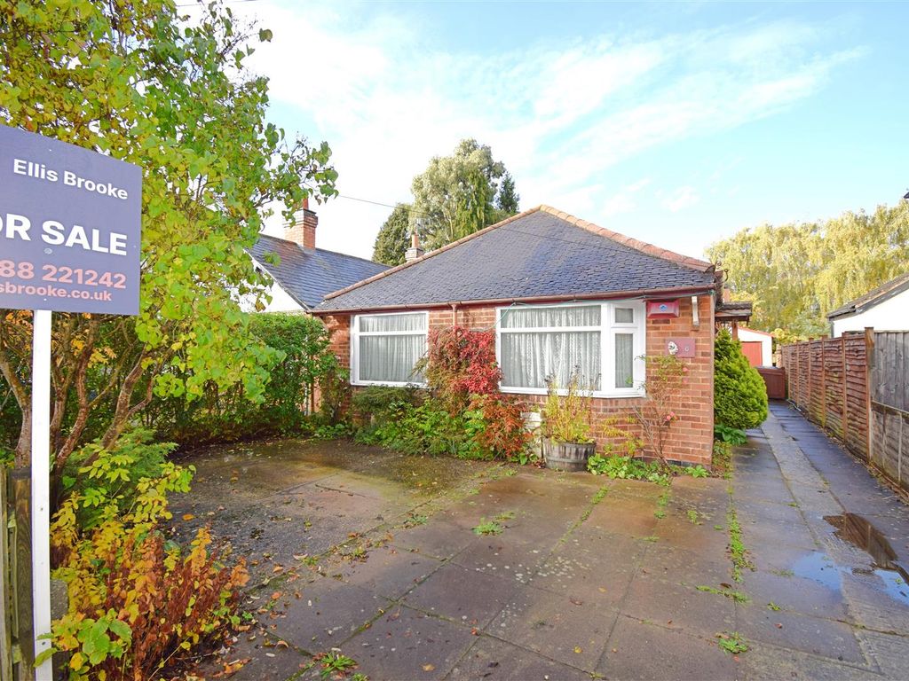 2 bed bungalow for sale in Sidney Road, Hillmorton, Rugby CV22, £