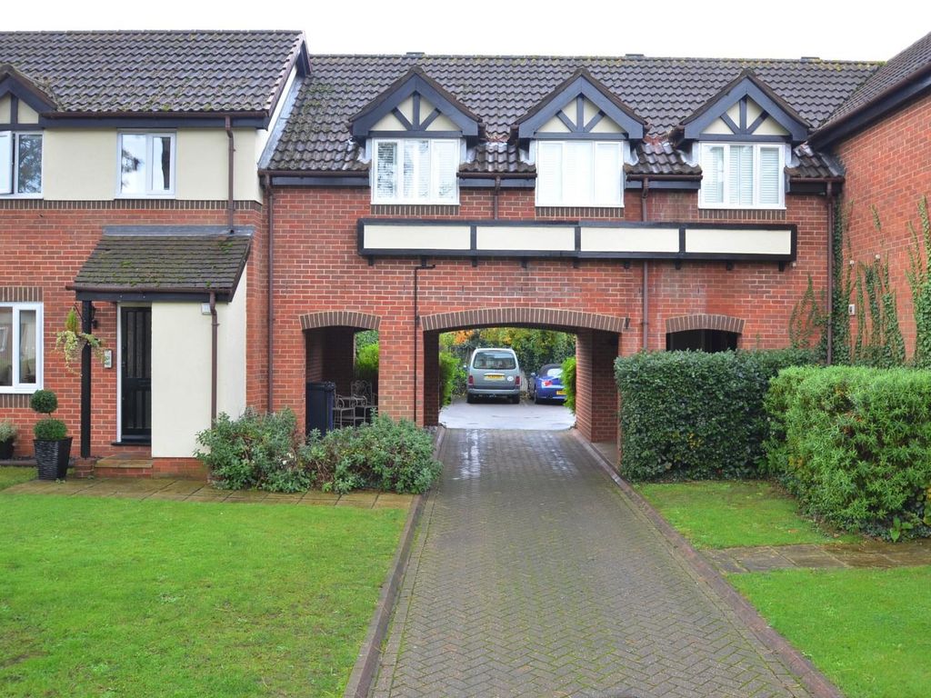 1 bed to rent in Petworth Court, Helston Lane, Windsor SL4