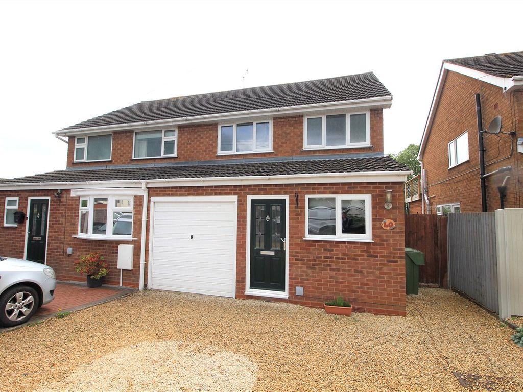 3 bed semidetached house for sale in Foley Gardens, Stoke Prior