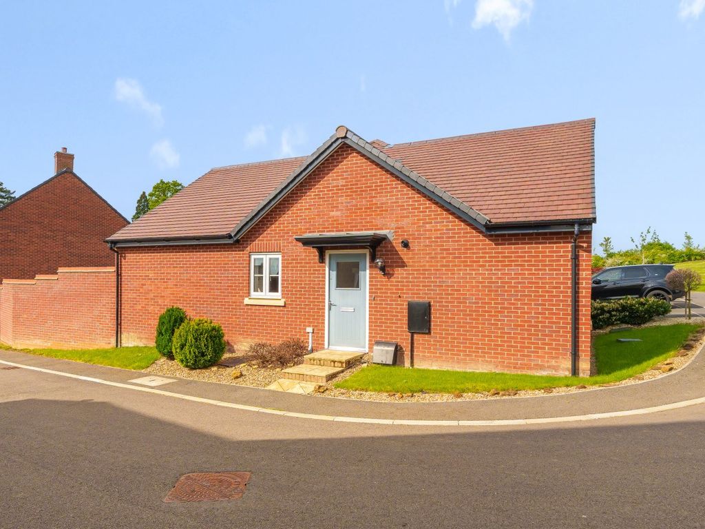2 bed semidetached bungalow for sale in Hops Close, Market Harborough