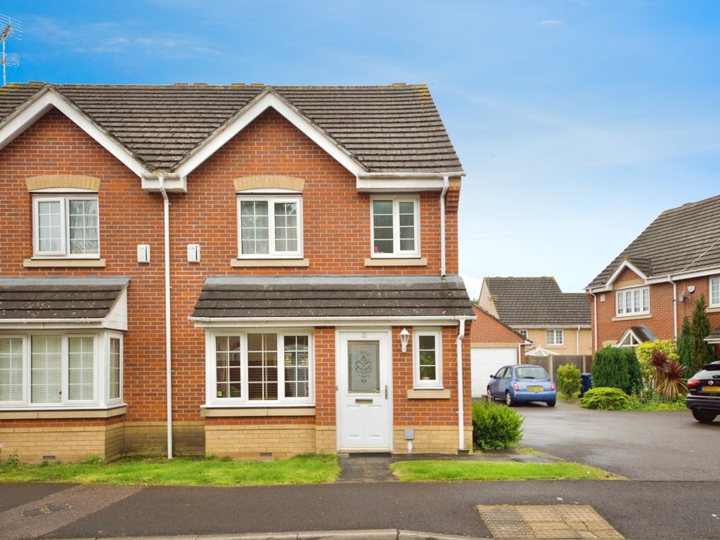 3 bed semidetached house for sale in Oxford Avenue, London N14, £