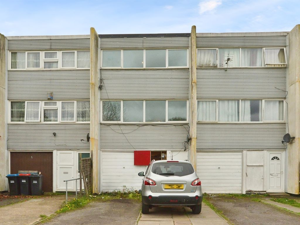 3 bed terraced house for sale in Farmborough, Netherfield, Milton