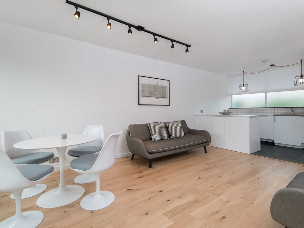 2 bed flat to rent in Churchill Gardens, Pimlico, London SW1V, £2,367