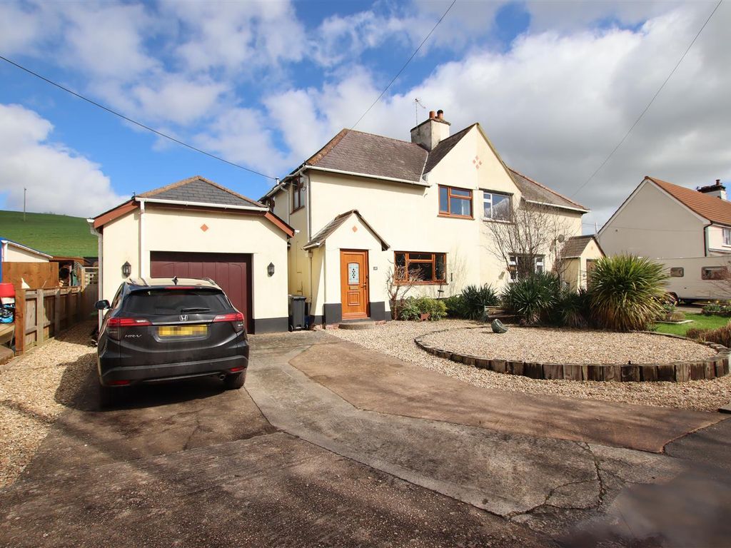 4 bed semidetached house for sale in Silver Street, Thorverton, Exeter
