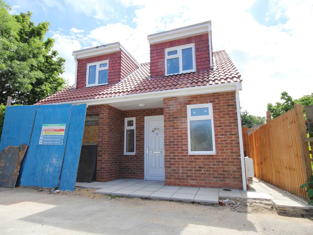 2 bed detached house for sale in York Close, Staines TW18 Zoopla