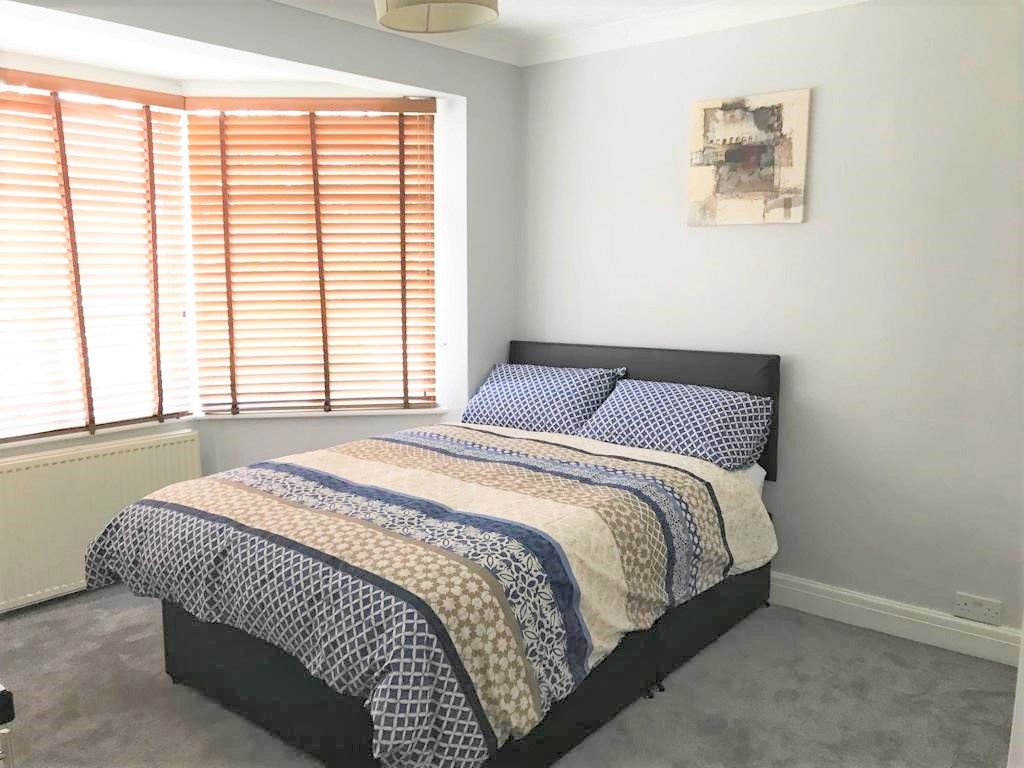 Studio to rent in Brooklands Road, Weybridge KT13, £770 pcm Zoopla