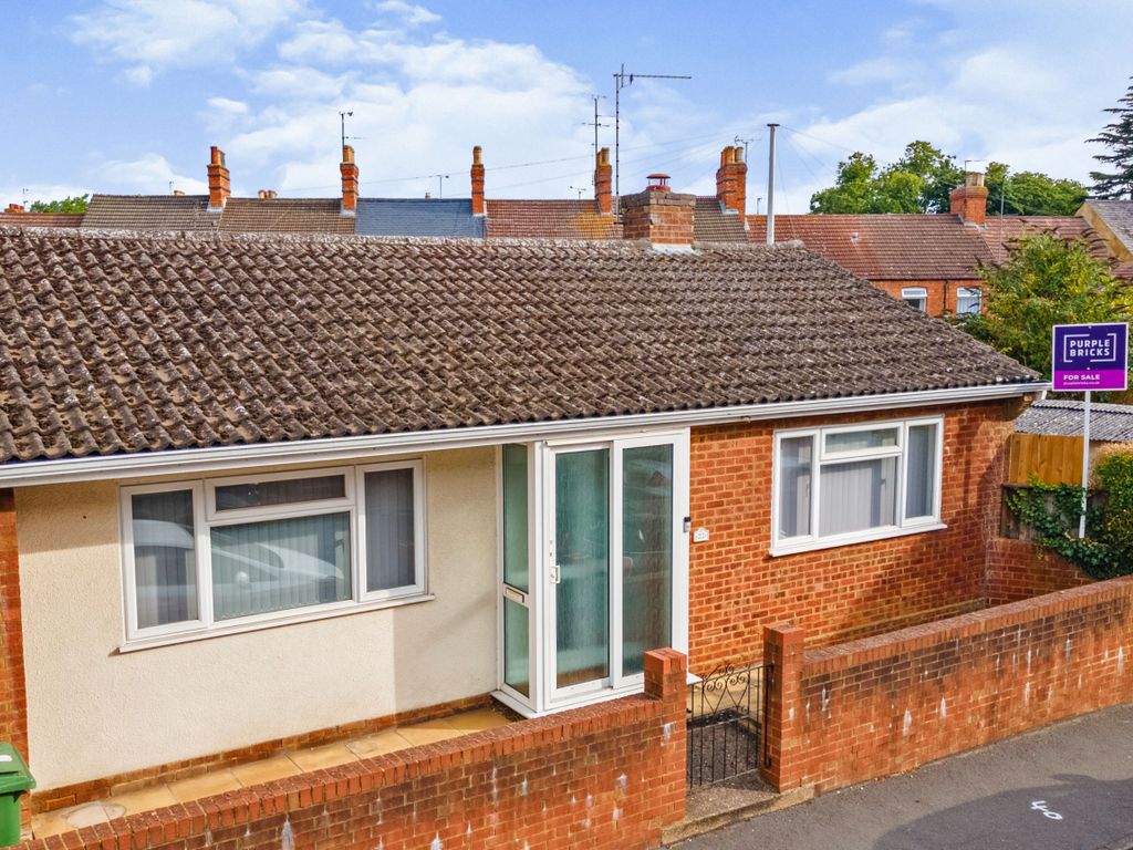 2 bed bungalow for sale in Green Lane, Wolverton, Milton Keynes