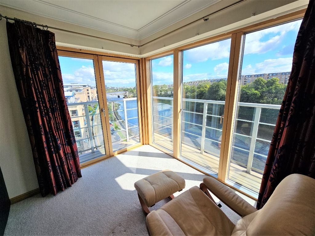 3 bed flat to rent in Polmuir Road, Ferryhill, Aberdeen AB11, £1,500