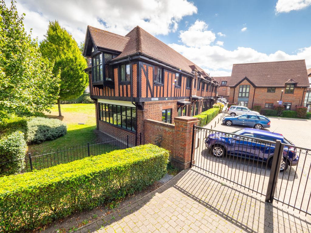 2 bed flat for sale in Fitzhalan Court, Killick Mews Ewell Road, Cheam