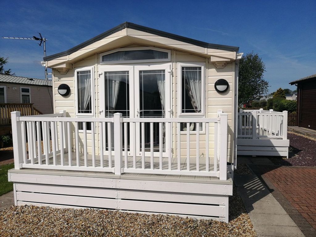 3 bed mobile/park home for sale in Willow Grove Park, Sandy Lane