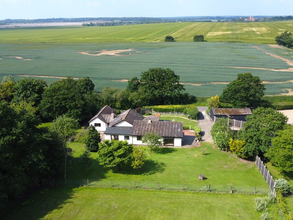 3 bed detached bungalow for sale in Lower Road, Layer Breton