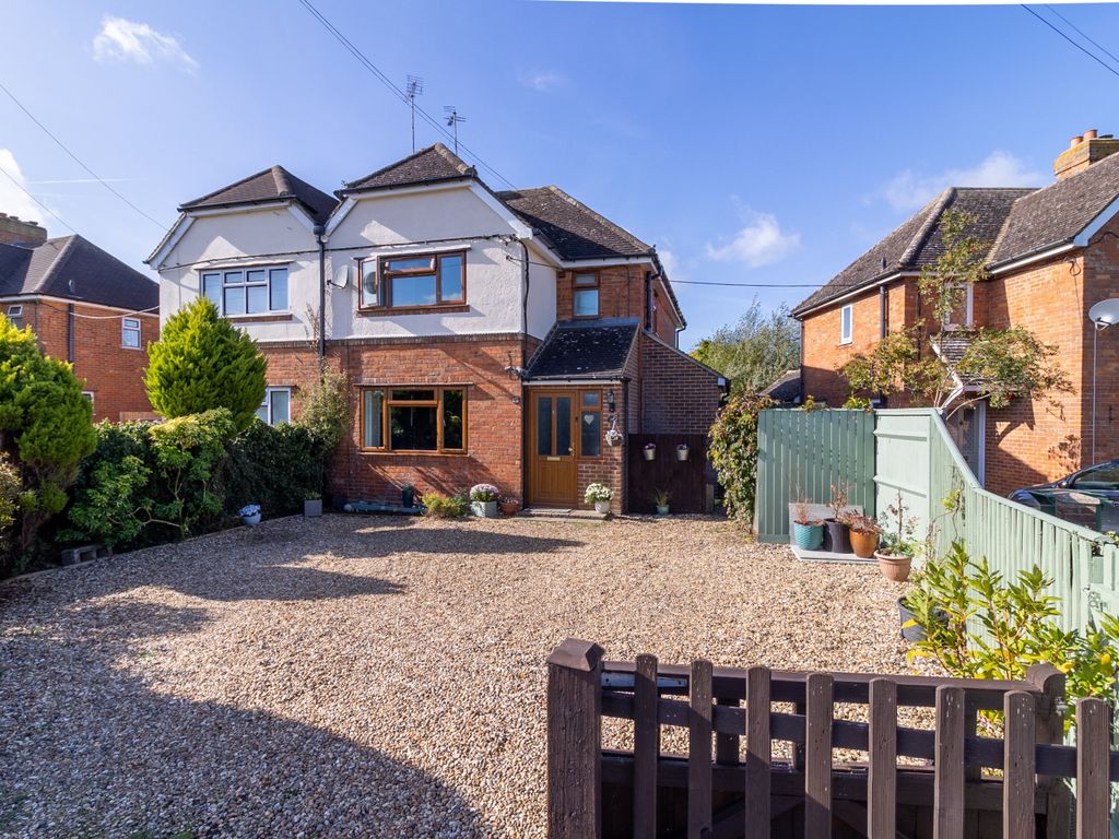 3 bed semidetached house for sale in Stratford Road, Milton Keynes