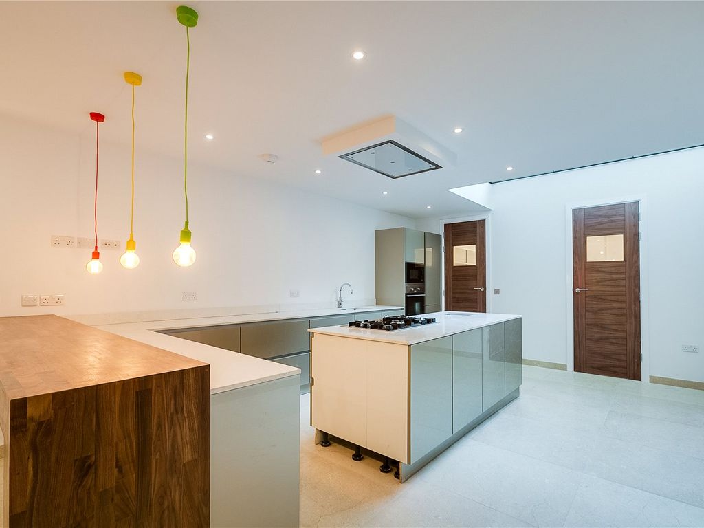 4 bed property to rent in Freshford Street, Earlsfield SW18, £4,650 pcm