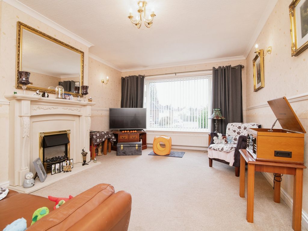 2 bed semidetached bungalow for sale in Meriden Close, Stourbridge DY8