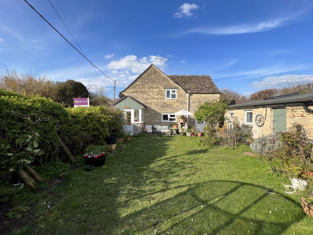 3 bed cottage for sale in Rocky Banks, Brize Norton, Carterton OX18