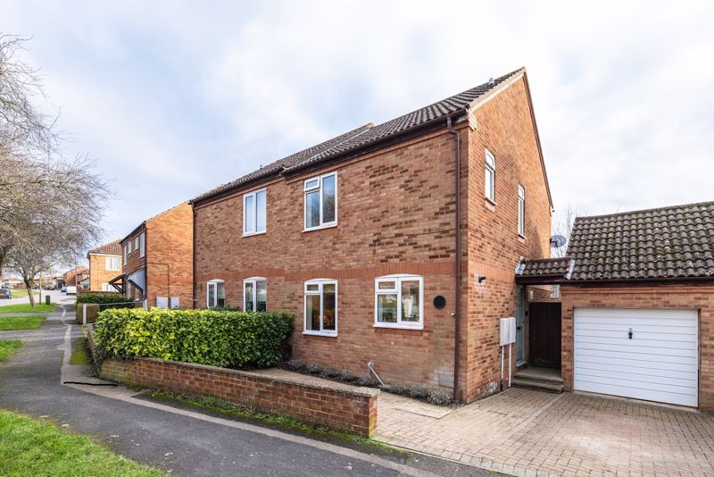 3 bed semidetached house for sale in Quinton Drive, Bradwell, Milton