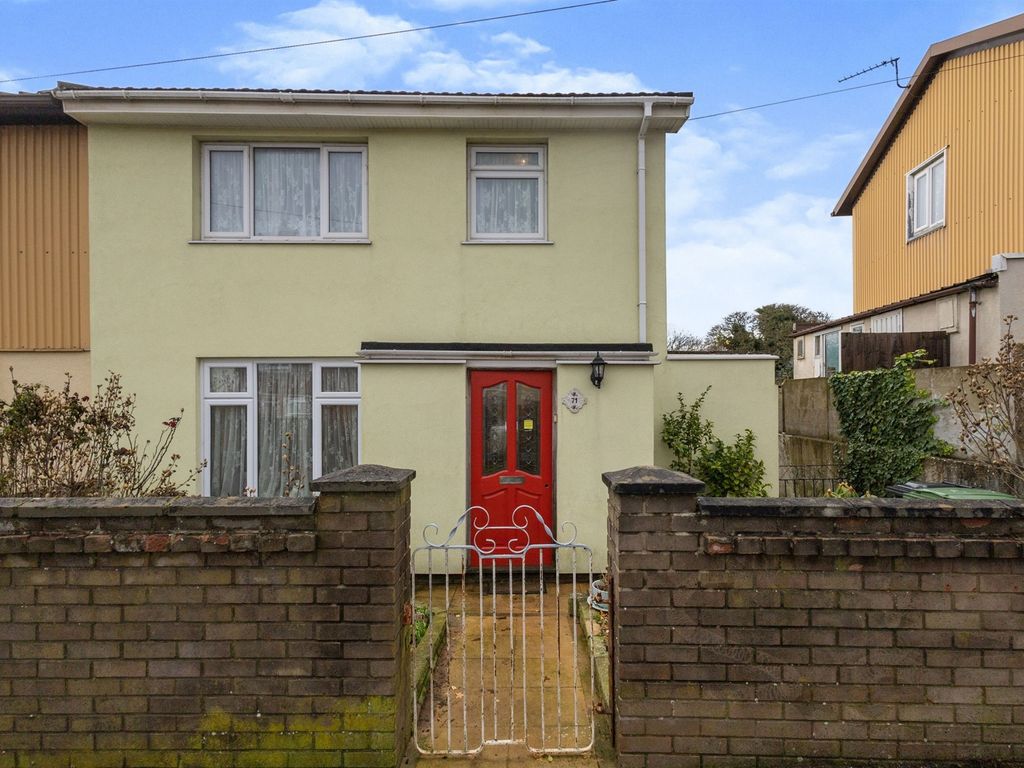 3 bed semidetached house for sale in Deerhurst Crescent, Cosham