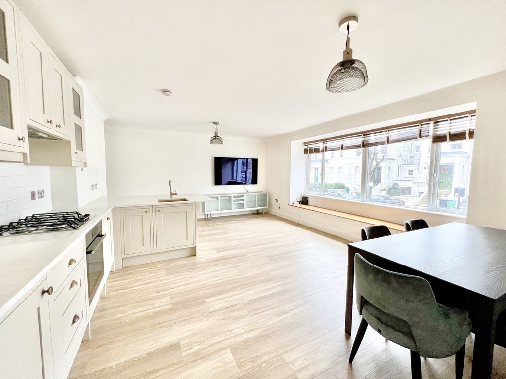 2 bed flat to rent in Buckland Cresent, Belsize Park NW3, £2,795 pcm