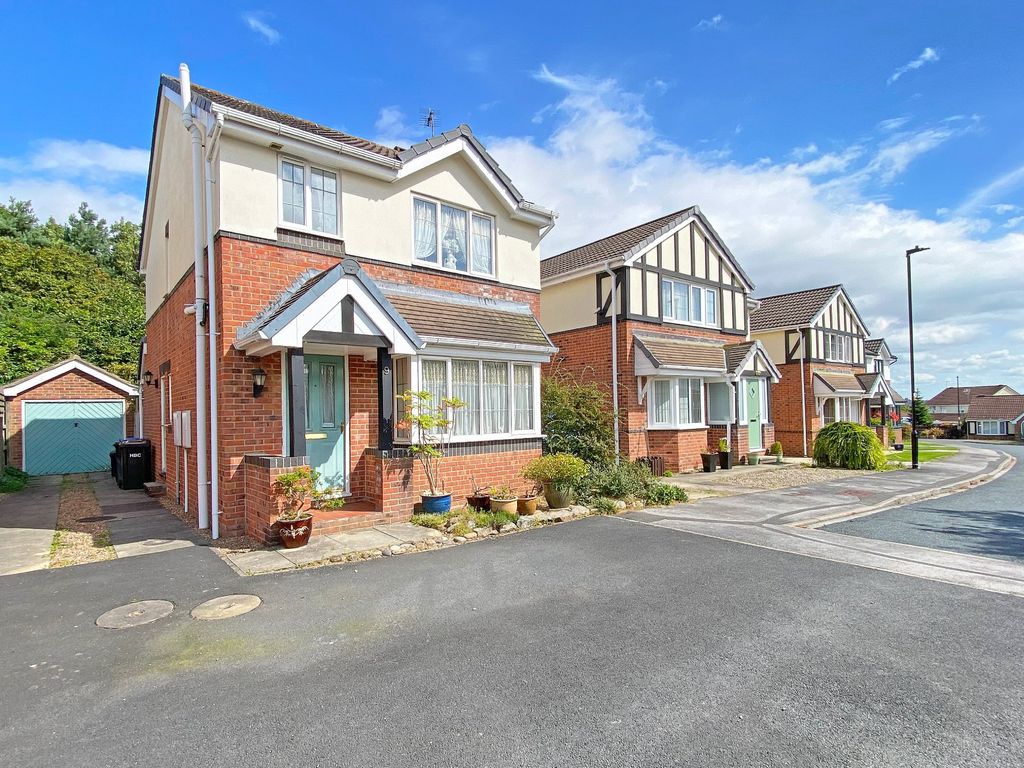 3 bed detached house for sale in Harebell Close, Killinghall, Harrogate