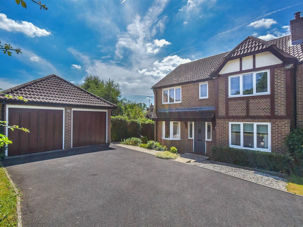 4 bed detached house for sale in Lantern Close, Berkeley GL13 Zoopla
