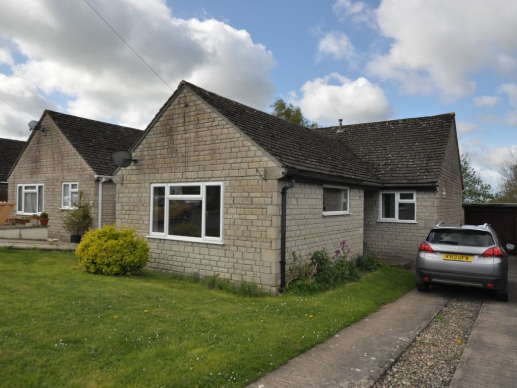 3 bed detached bungalow to rent in Lypiatt View, Bussage, Stroud GL6, £