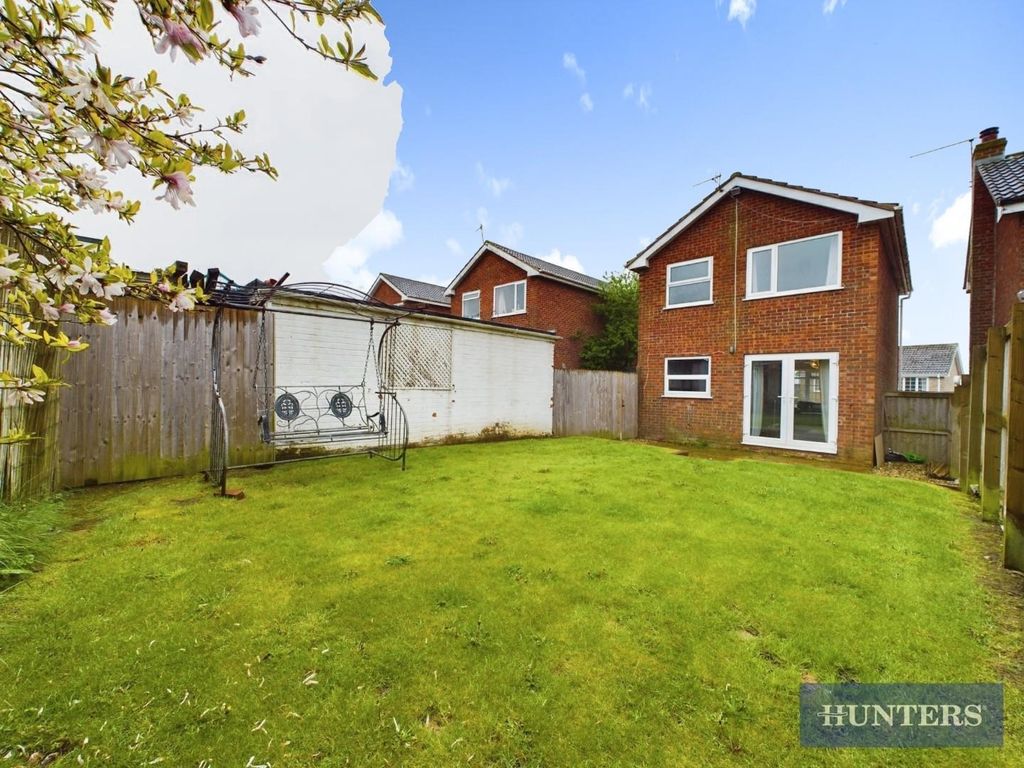 3 bed detached house for sale in Shelton Avenue, East Ayton, Scarborough YO13 Zoopla