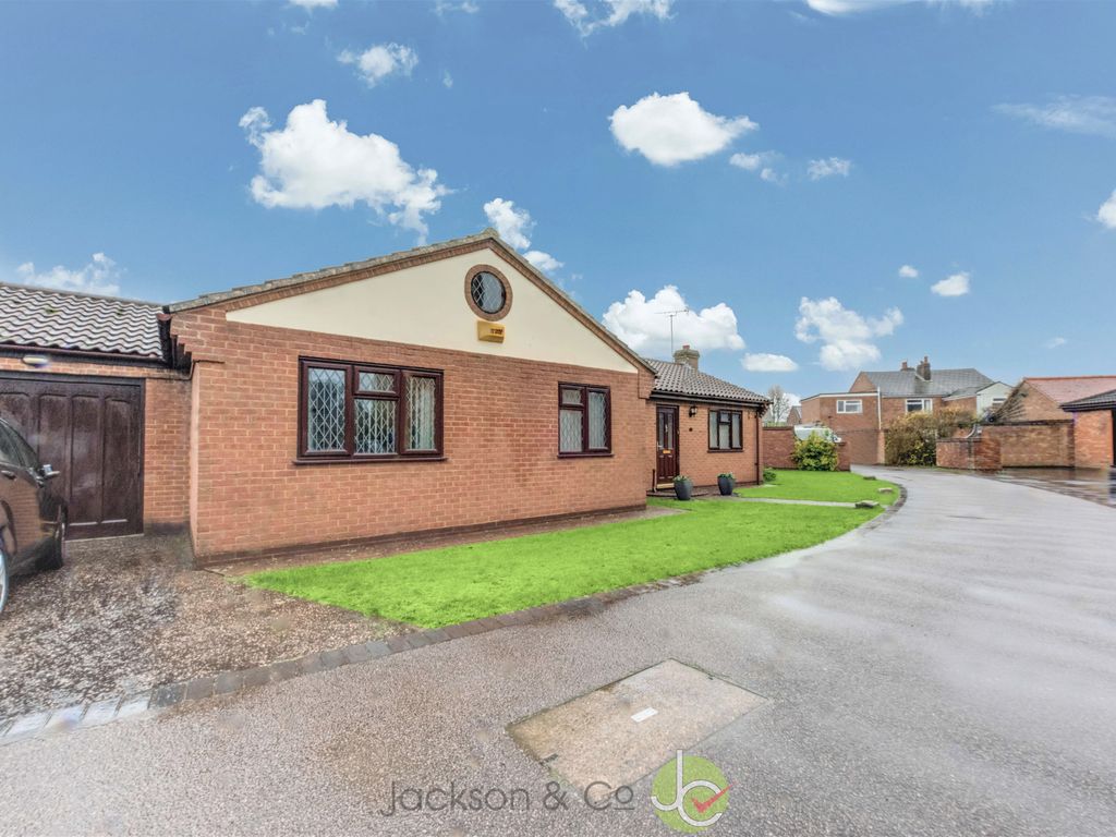 3 bed detached bungalow for sale in Springfields Drive, Shrub End Road