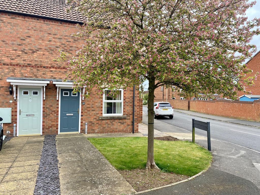 2 bed semidetached house to rent in Centurion Way, Crossgates