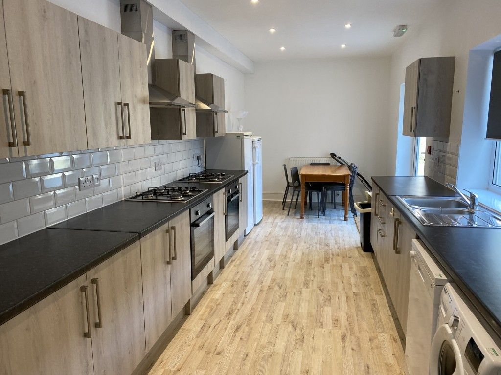 8 bed property to rent in Seaton Avenue, Mutley, Plymouth PL4, £585