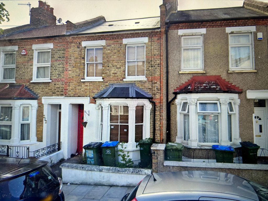 2 bed terraced house to rent in Flaxton Road, London SE18, £1,600 pcm